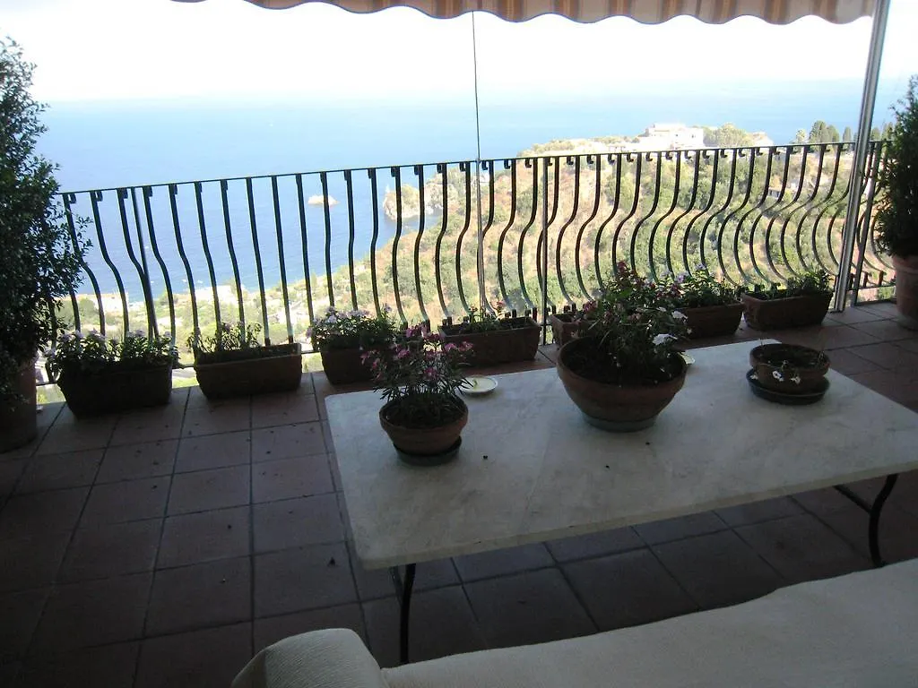 B&B La Terrazza Sul Mare Ταορμίνα