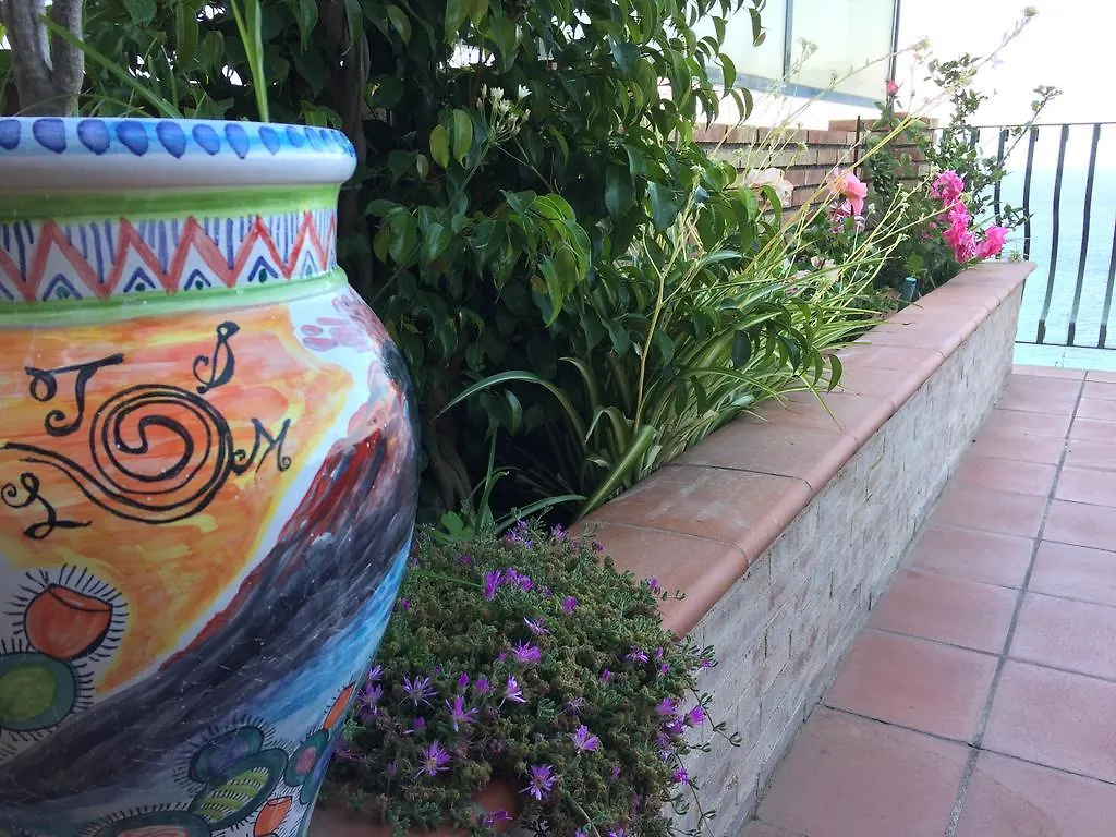 B&B La Terrazza Sul Mare Ταορμίνα Bed and Breakfast