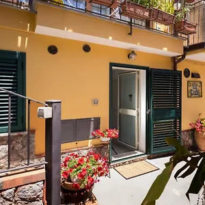 https://bb-giulia-taormina.taorminaitalyhotels.com