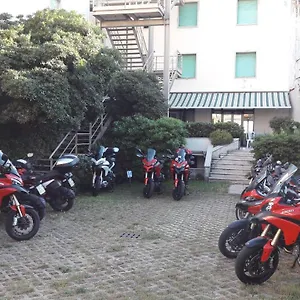 https://hotel-manzi.it-tuscanyhotel.com